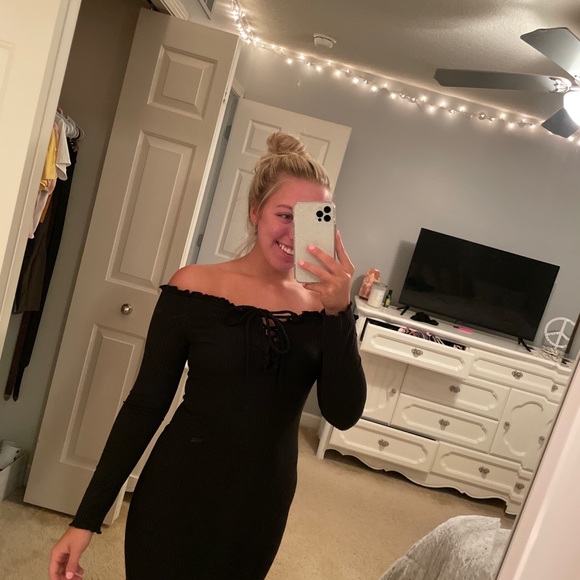 Black dress - Picture 2 of 5